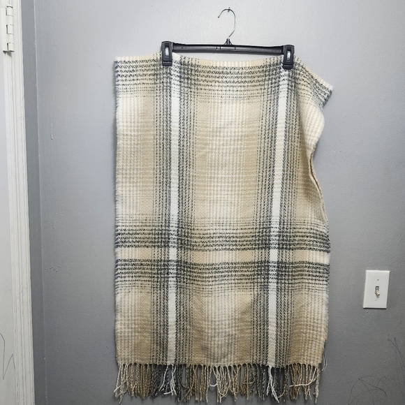H&M women's plaid scarf cream 71×24 - Picture 3 of 3